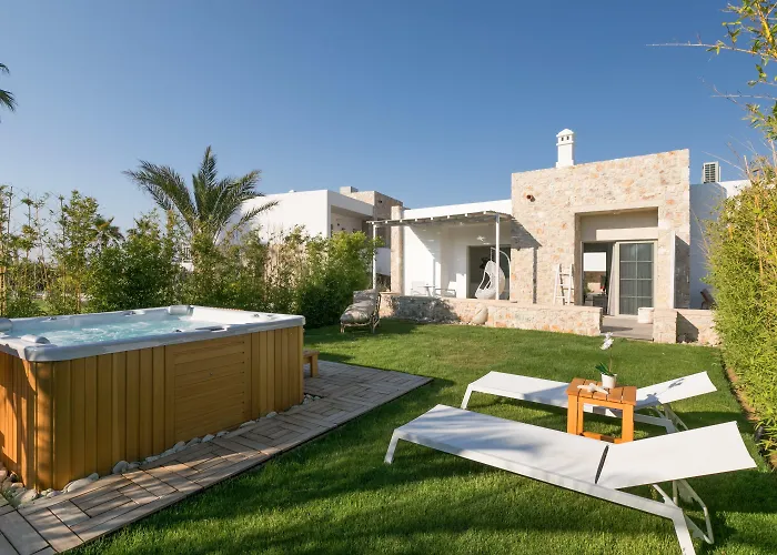 Готель White Pearls Luxury - Adults Only 3*